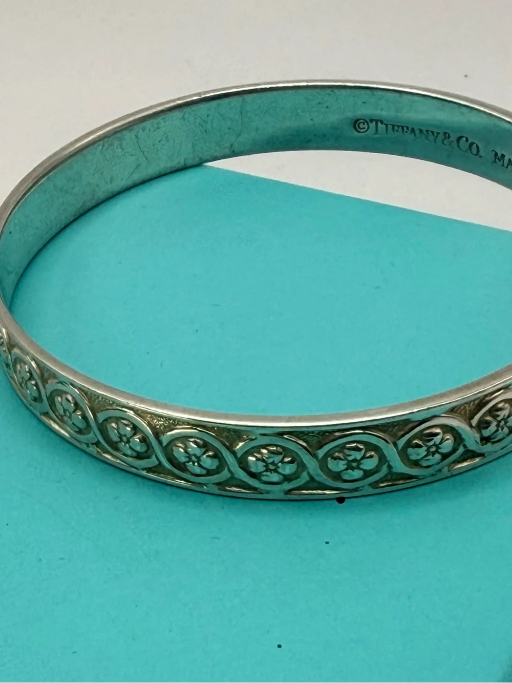 Tiffany & Co. Makers 26375 Sterling Silver Floral Bangle Bracelet 7.5”